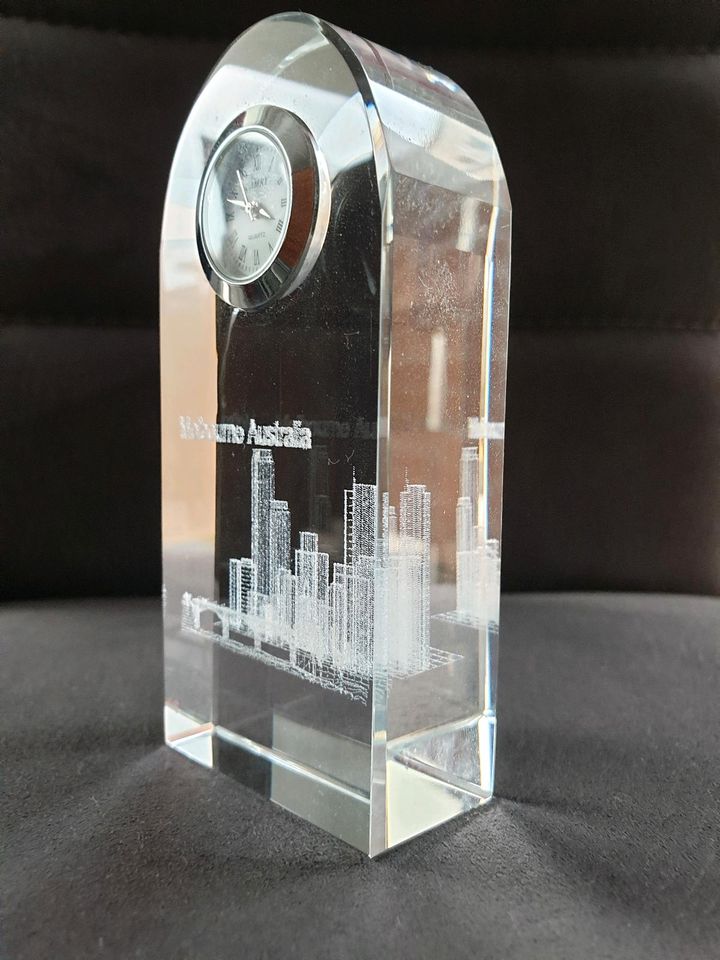 Melbourne Skyline 3D Bildgravur in Glas mit Uhr (Australien) in Sindelfingen