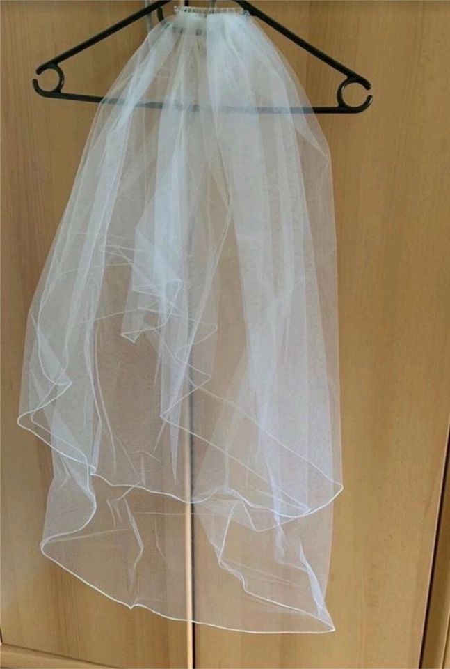 Brautkleid aus Brautladen,NP: 2.500€,lang,top Zustand,Gr. 40,weiß in Gummersbach