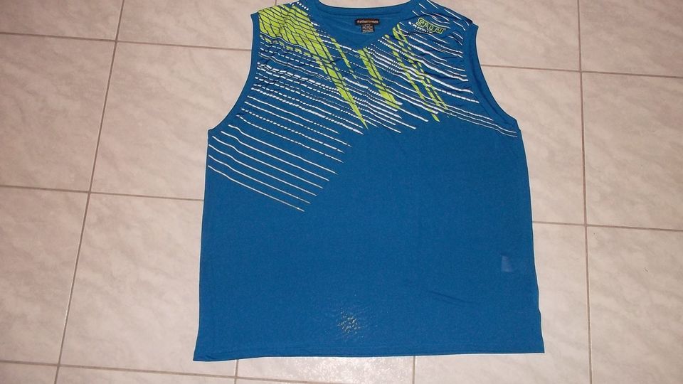 Ärmellose T-Shirts Sport mit V-Ausschnitt Gr 4.XL NEU jed.12,00 in Celle