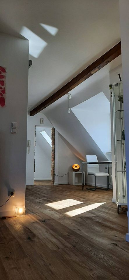 Sonnige 2,5-Zimmer-Wohnung,Blick über Bornheim;möbliert, inkl.NK in Frankfurt am Main