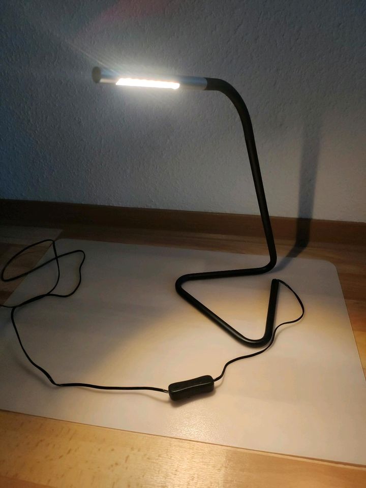 Schreibtisch-Lampe und -Unterlage von Ikea in Schönefeld