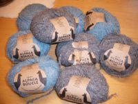 9 Knäule 80% Alpaca Boucle Wolle grau und hellblau Nordrhein-Westfalen - Hüllhorst Vorschau