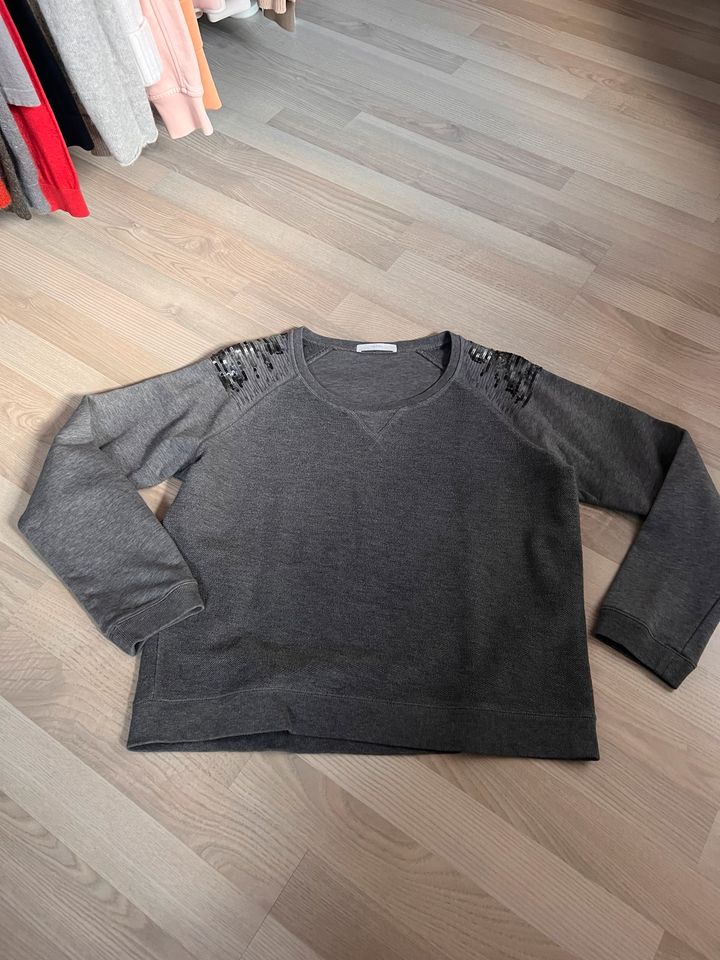 Boss Pullover Gr. S/M mit Pailletten grau guter Zustand in Lehrensteinsfeld