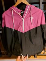 NIKE Blouson leichte Jacke pink schwarz Kr. München - Oberhaching Vorschau