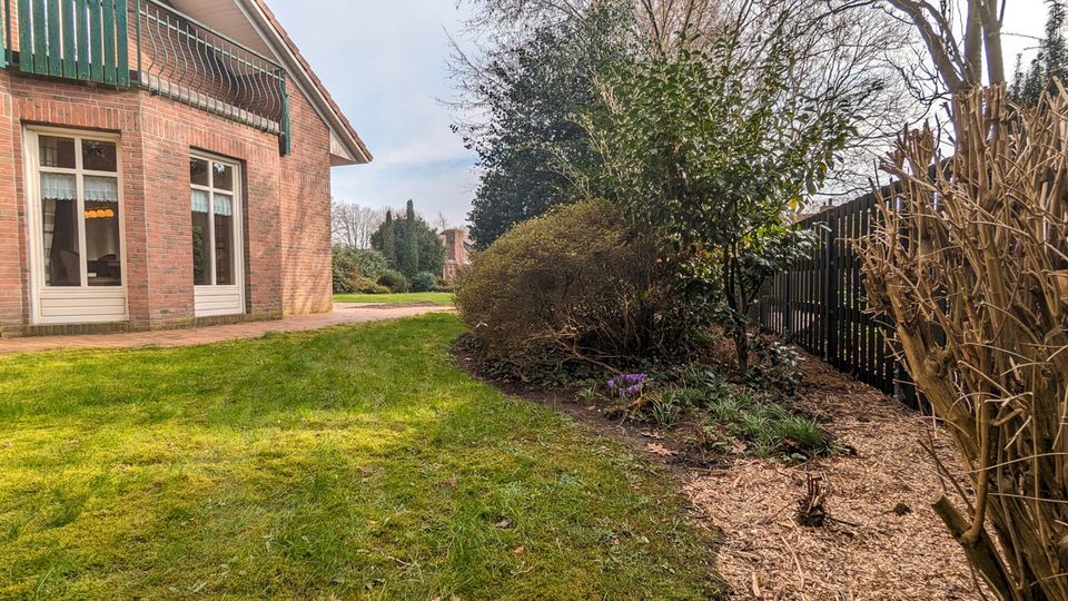 Einfamilienhaus mit gehobener Ausstattung und kleinem Wald in Hesel in Hesel