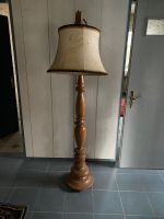 Stehlampe, massiver Fuß, Vintage, Schirm aus Elefantenhaut Hannover - Kirchrode-Bemerode-Wülferode Vorschau