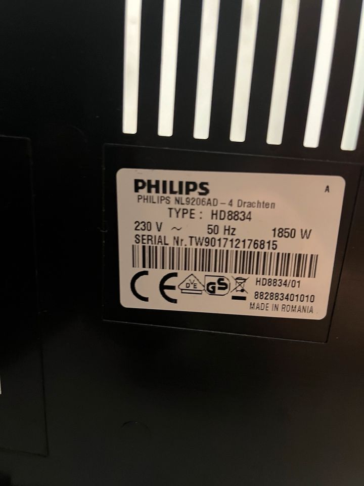 Philips HD8834 Espresso Vollautomat Kaffee in Küps