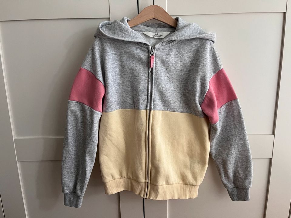 H&M Kapuzenjacke Gr. 134 / 140 in Berlin