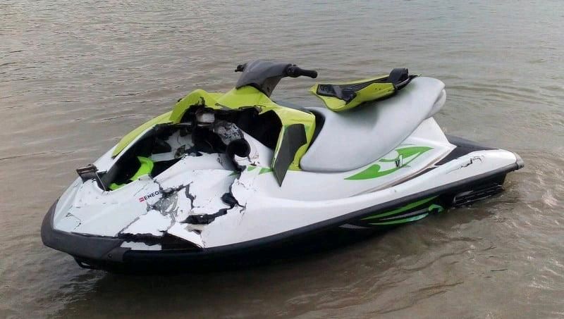 Suche ein Seadoo Rxp Rxt 300 Jetski mit Rumpfschaden/Unfall in Tostedt