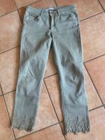 Cambio Jeans mit Spitzensaum Schilfgrün neuwertig Gr. 44 München - Pasing-Obermenzing Vorschau
