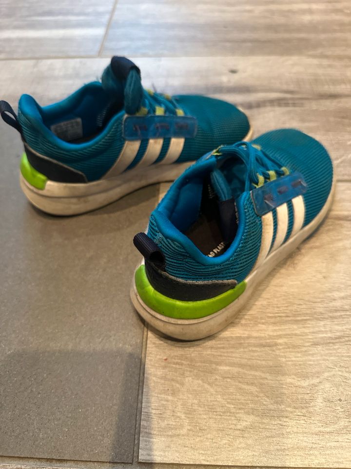 Kinderschuhe Adidas Größe 27 in Roggentin (bei Rostock)