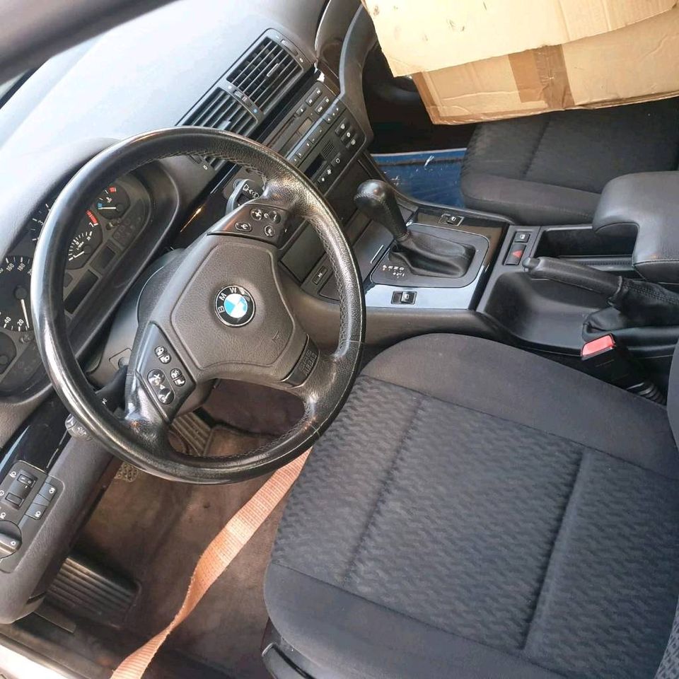 Schlachte BMW E46 323i in Hohenstein-Ernstthal