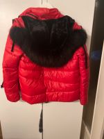 Winterjacke in S und in rot mit Kapuze und Echtfell München - Sendling-Westpark Vorschau