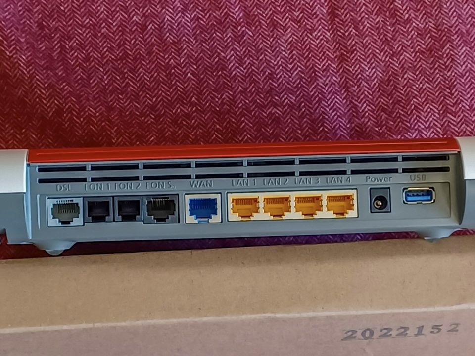 Fritz!Box Fritzbox 7590 ST DSL Router rot weiß ohne Lock in Berlin