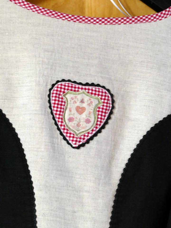 Schönes "Alphorn" Dirndl. Schwarz / rosé. Sehr gute Qualität. in Gärtringen