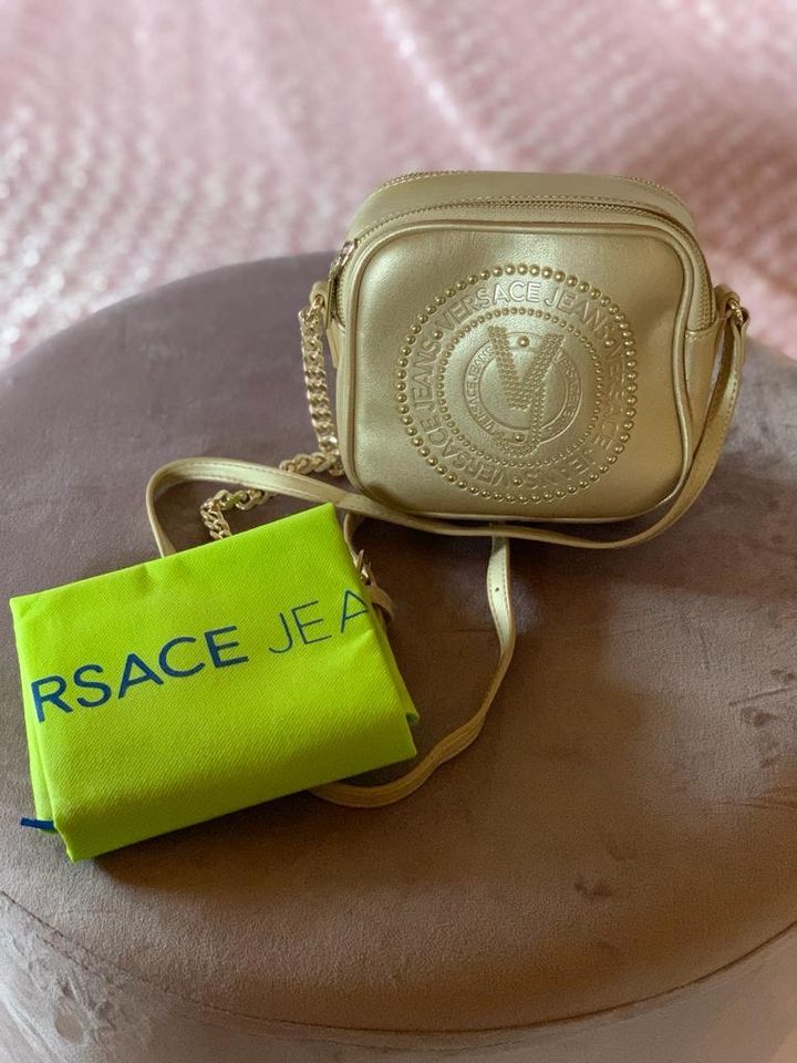 Kleine  goldene Tasche Versace Jeans in Weitefeld