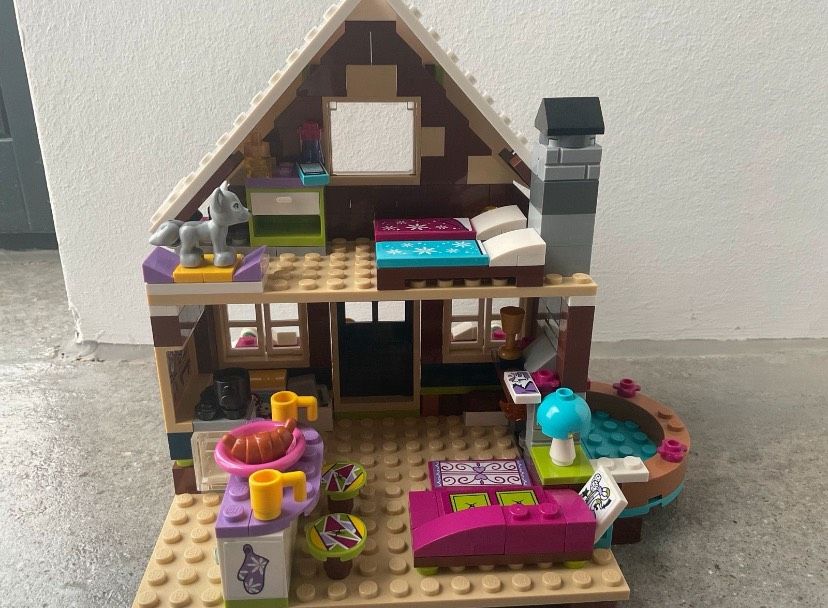 LEGO Friends 41323 - "Chalet im Wintersportort in Bad Nauheim