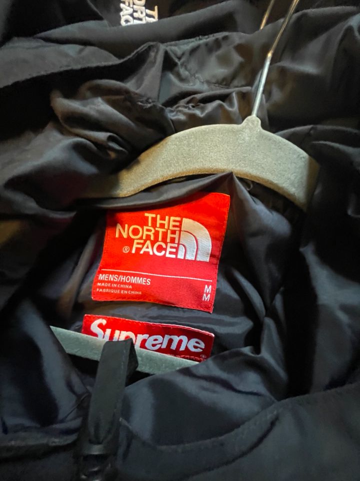 Supreme x The North Face Jacke M in Hamburg