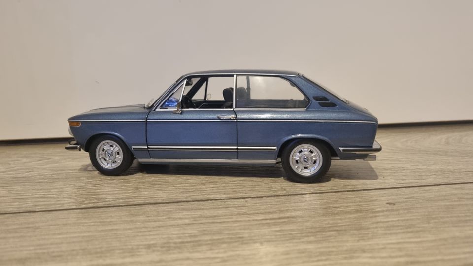 1:18 Minichamps BMW 2000 Tii Touring 1971/ Blau metallic in Ebhausen