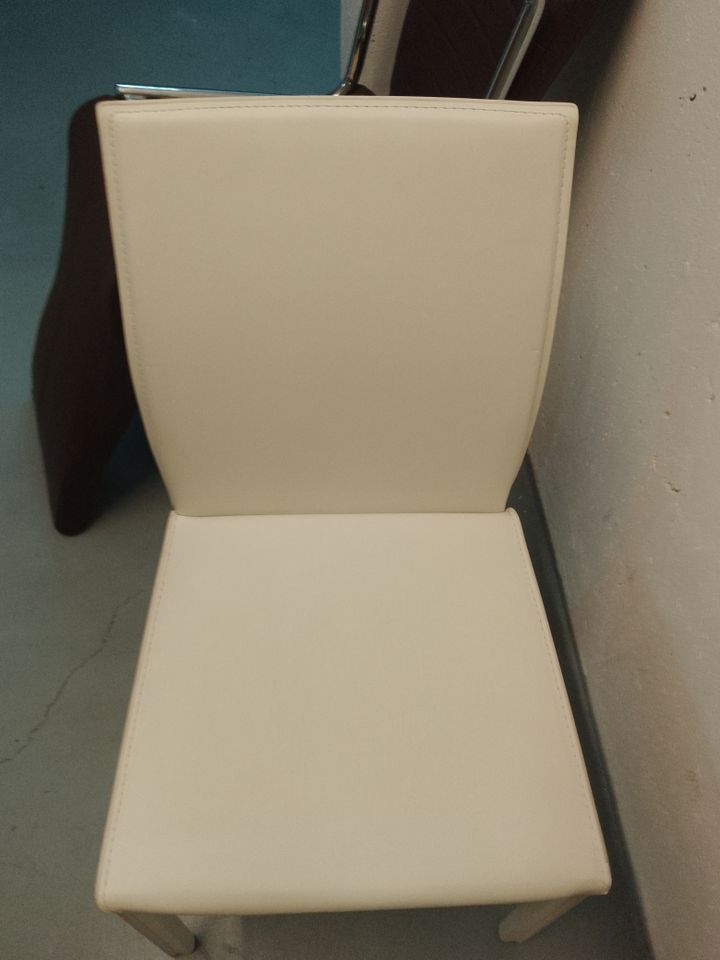 4 X bequem und stabile Stühle mit Metallgestell in Nürnberg (Mittelfr)
