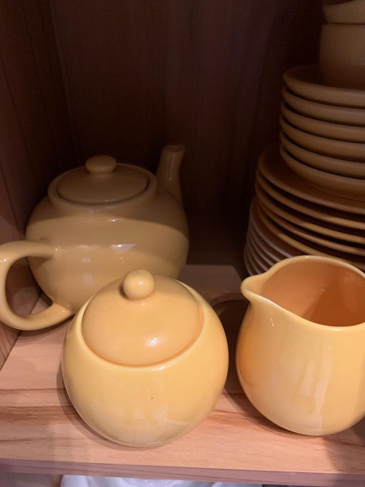 Teekanne Teetassen Teller Untertassen in Mönchengladbach