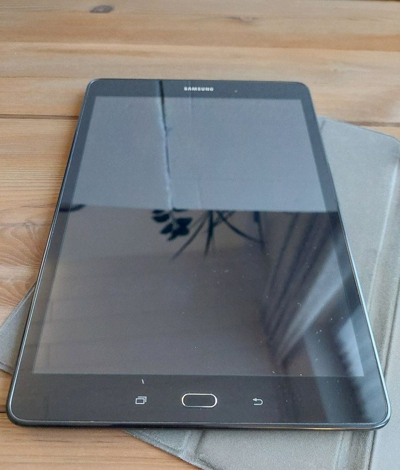 Samsung Galaxy Tab  - LTE Version - mit Hülle und Displayschutz in Velbert