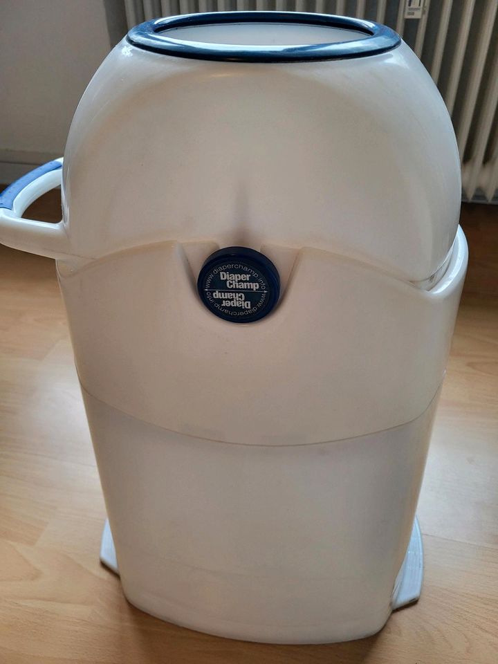 Geruchsdichter Windeleimer Diaper Champ in Hamburg