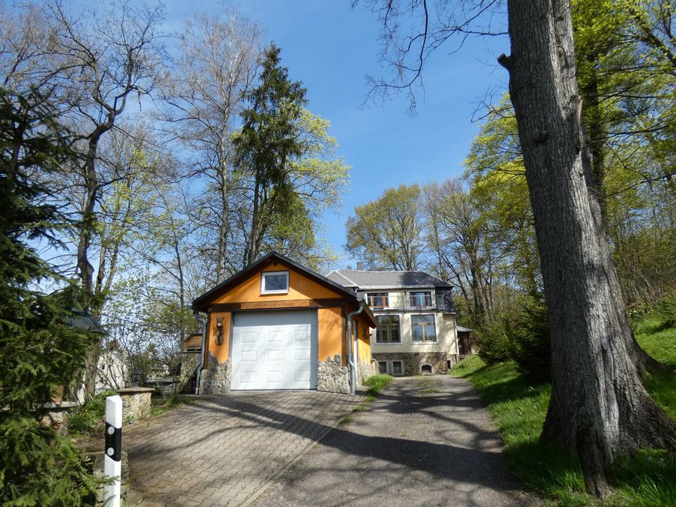 Schöne, teilsanierte Gründerzeit - Villa mit Wintergarten & Dachterrasse auf 2.868 m² großem Grundstück in Schlettau in Schlettau