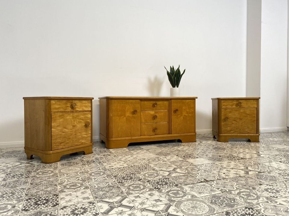 WMK Formschöne und gut erhaltene 50er Jahre Kommode aus vollem Holz mit Schubladen und Fächern # Sideboard Lowboard Wäschekommode TV-Board TV-Lowboard Fernsehkommode Schrank Mid-Century Vintage in Berlin