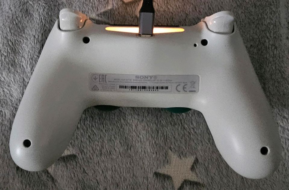 PS4 Controller V2 grün sehr selten in Kaarst