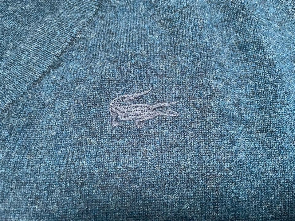 Lacoste Strickpullover V-Ausschnitt Gr. 44 - blau - neu mit Etike in Deizisau 