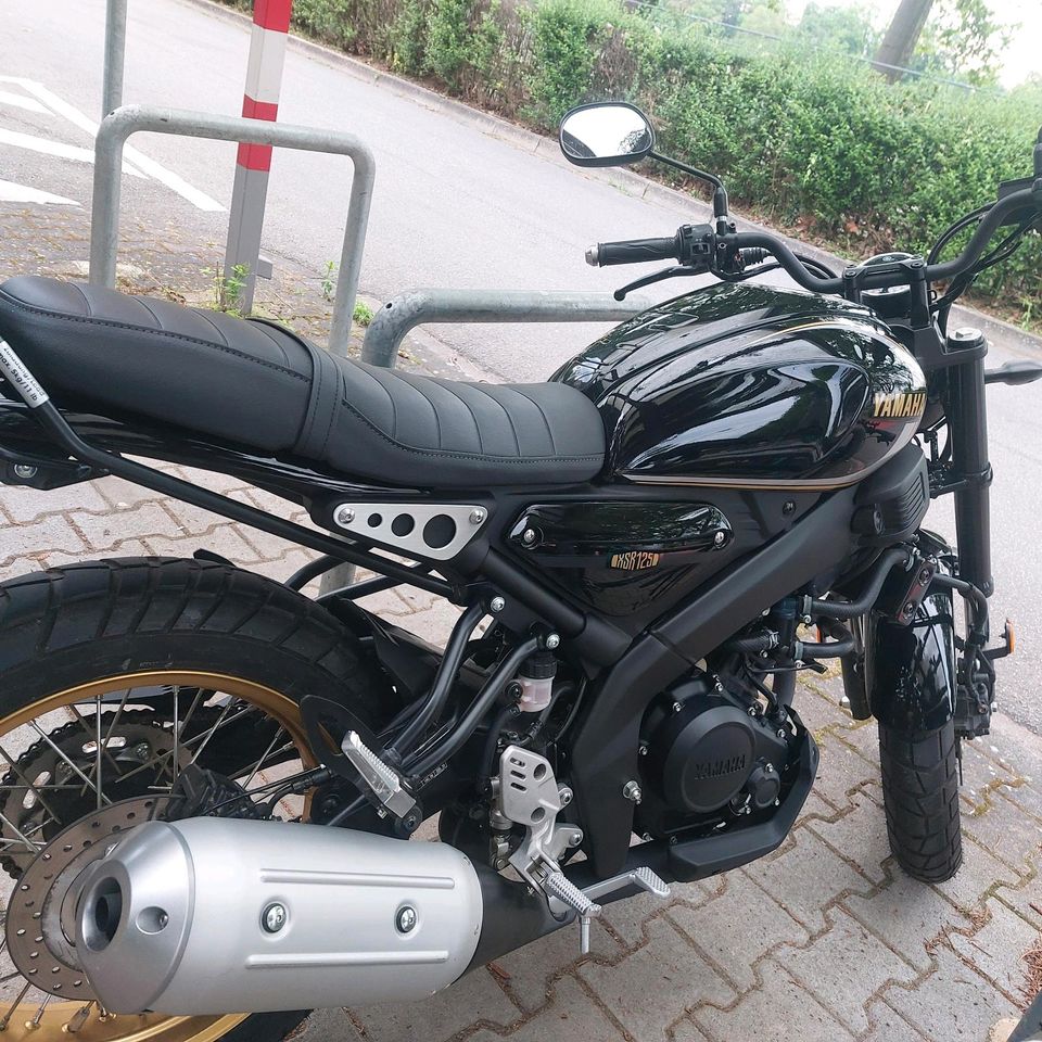 Yamaha xsr 125 legacy Motorrad schwarz scrambler 2023 in Mannheim