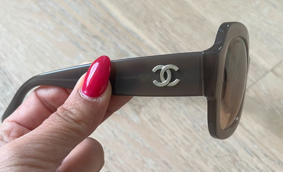 Chanel Sonnenbrille oversize grau/beige in München