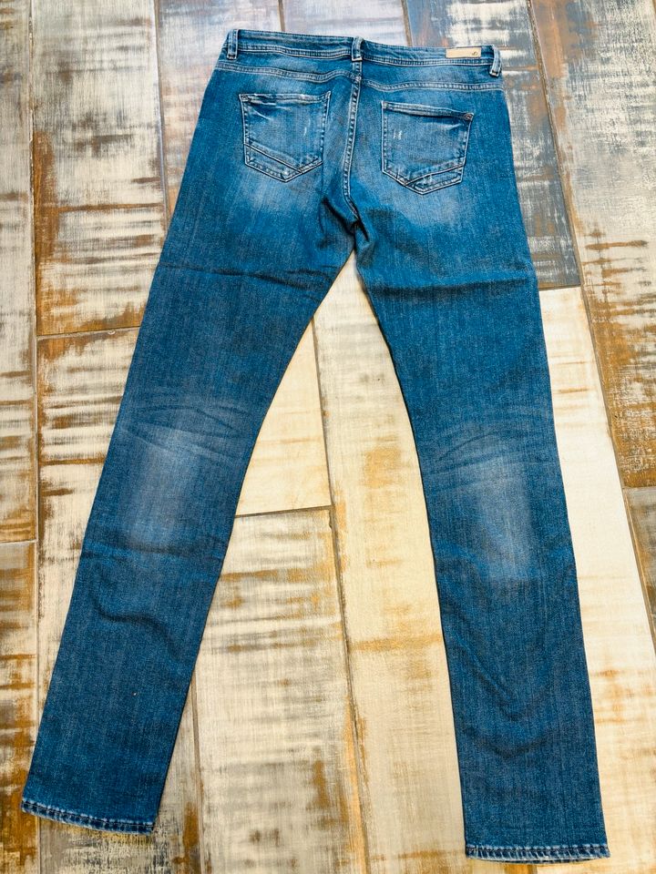 Neuwertige S‘Oliver Jeans 40/36 in Plettenberg