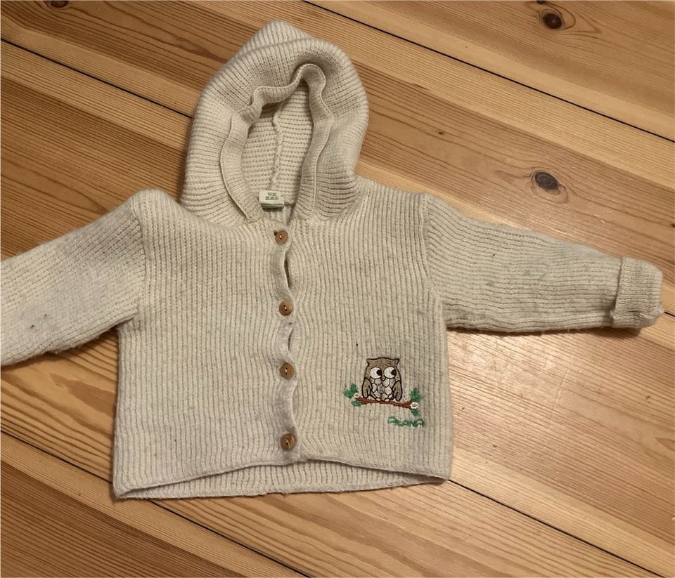 Dicke Schurwolle Baby Strickjacke Alana - Gr. 68 in Biesenthal