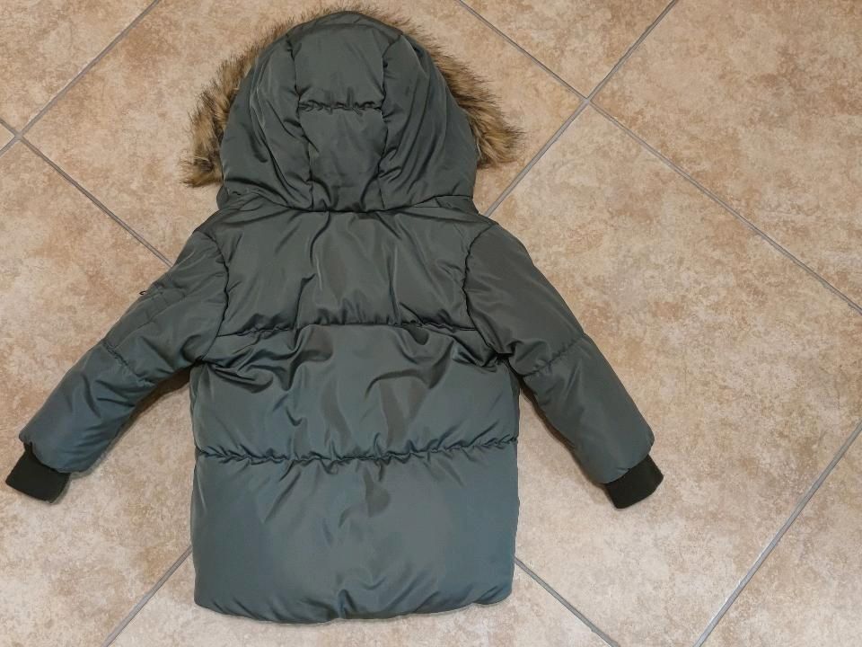 Daunenjacke Zara Khaki 104 Jungen in Landsberg (Lech)