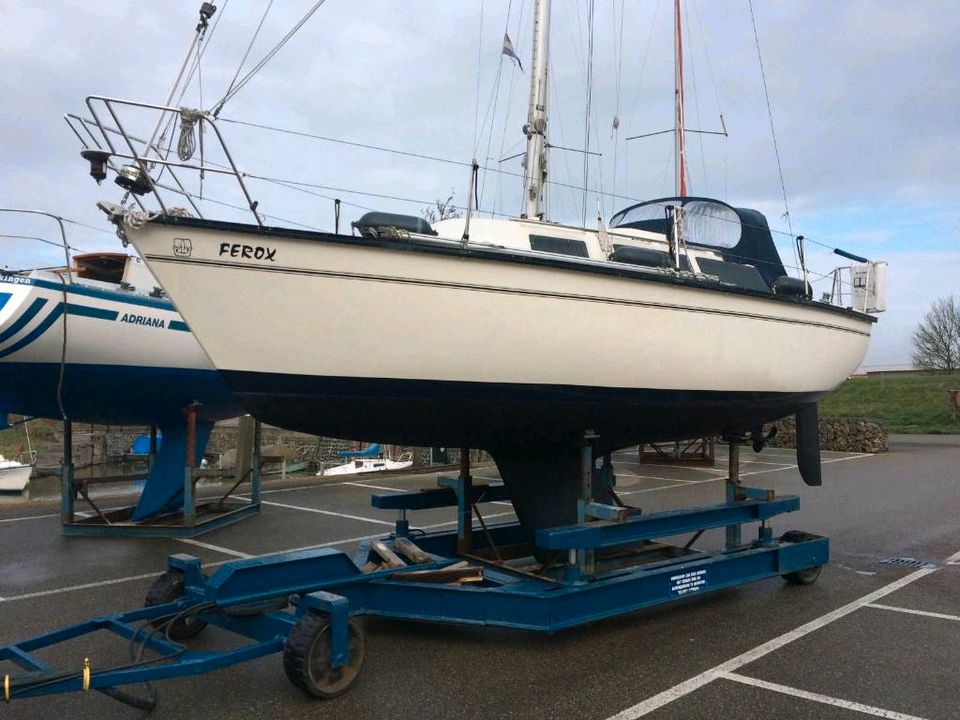 Segelboot, Segelyacht, Dufour 2800, Neuer Motor in Wanna