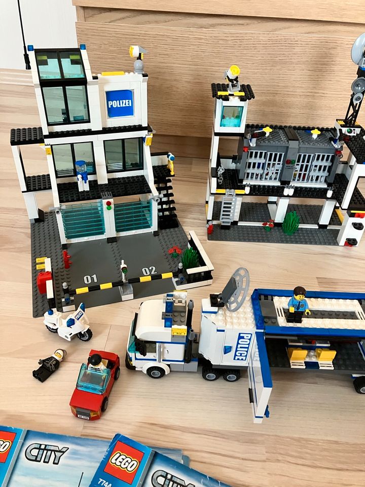 Lego City Polizeiwache und Polizeiwagen 7288+7744 in Unna