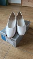 Brautschuhe Pumps Absatz 35mm Gr. 6, EU 39,5 Perlcreme Sachsen - Neukirchen/Erzgeb Vorschau