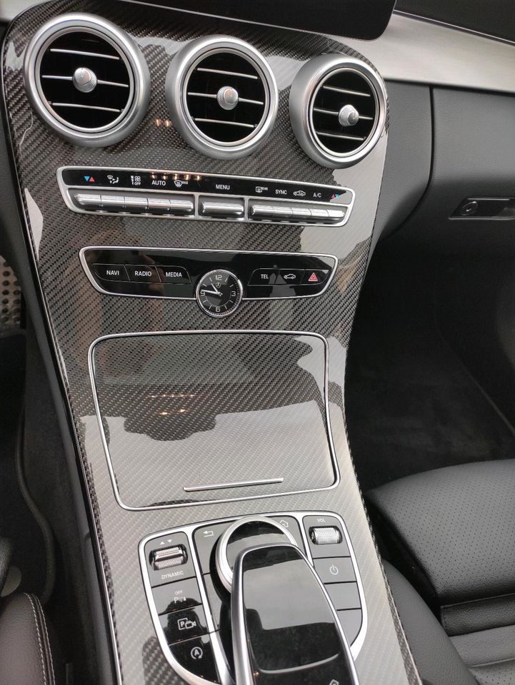 C300 T-Modell AMG, Carbon,Panorama,Distronic, 360°, AHK, Comand in Remchingen