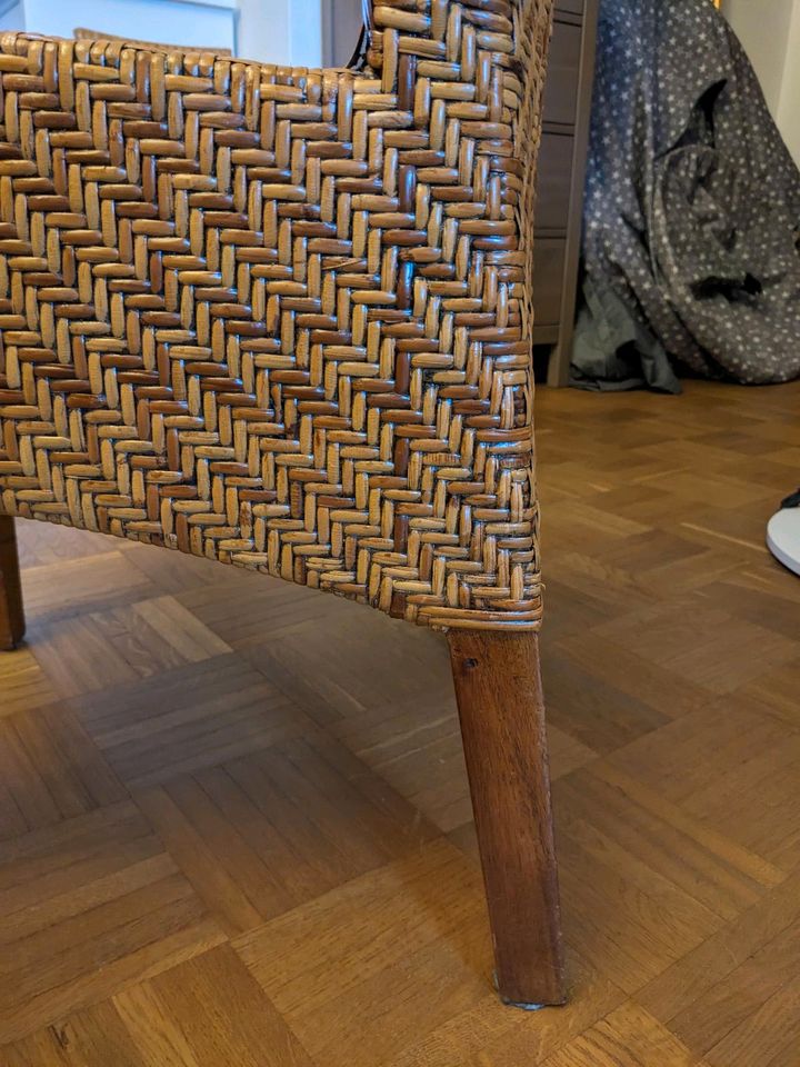 Zwei Rattan Stühle in Berlin