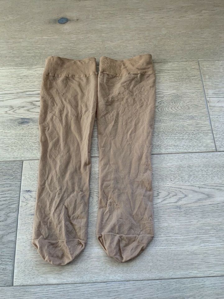 Nylon Strümpfe Hautfarben Beige Größe 38/39 in Düsseldorf