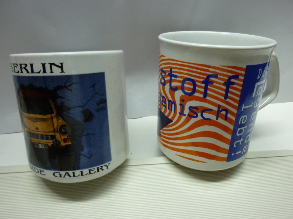 Trabant Tasse:„Die Legende.“ u.Berlin:„East Side Gallery“,jeStück in Bad Kreuznach