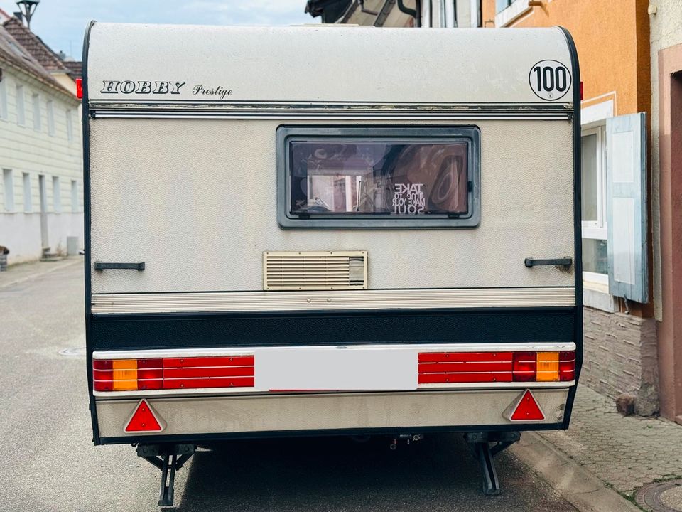 Hobby Prestige Wohnwagen mit großem Bett in Kenzingen