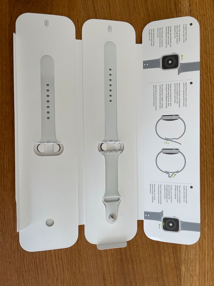 AppleWatch Serie 5, 40 mm / Model A 2092 - wie neu + 5 Armbänder in Notzingen