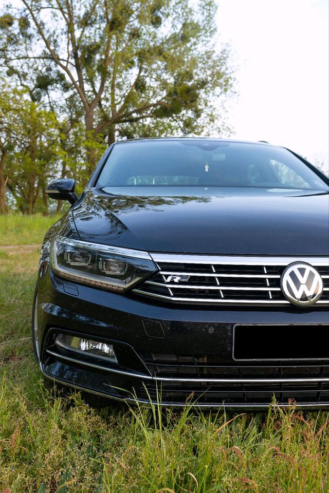 VW Passat R-line 2.0 l TDI, 8fach Bereift TüV neu. Checkheftgepf. in Jatznick