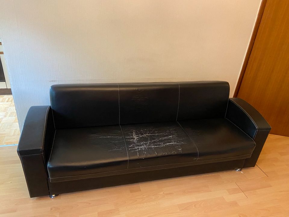 schwarze Couch/ Sofa zu verschenken in Aachen