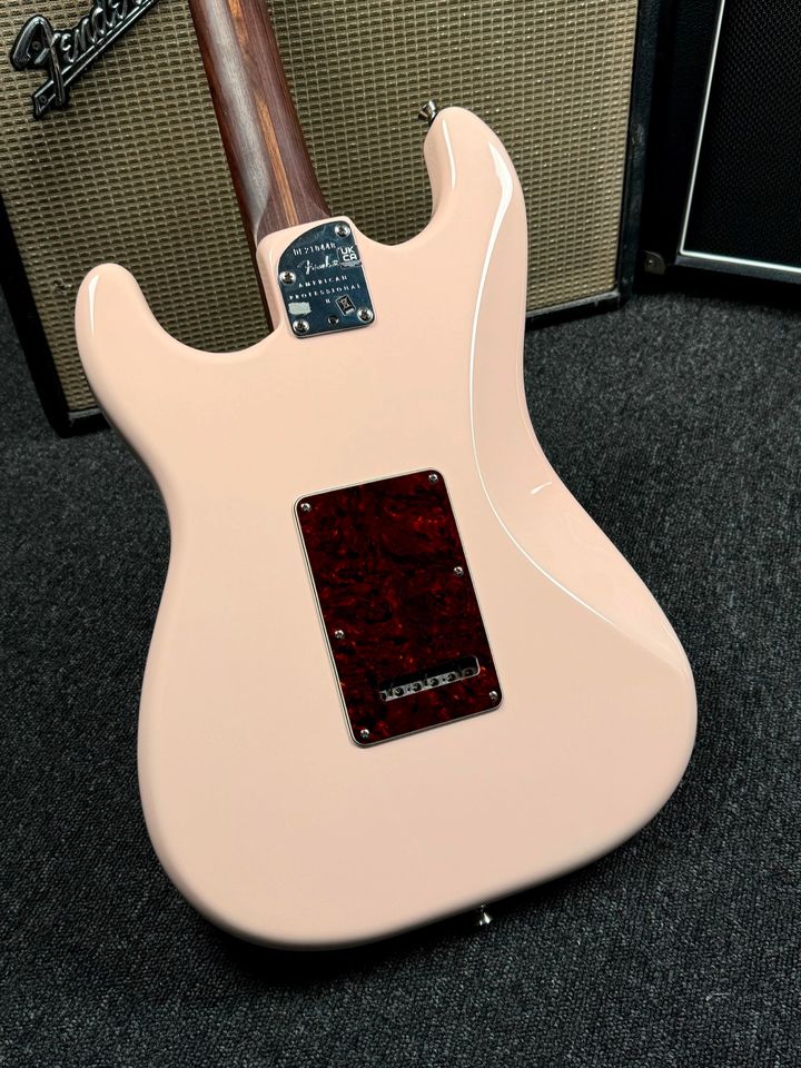 2017 Fender AM Professional II RW Stratocaster Shell Pink in Kiefersfelden