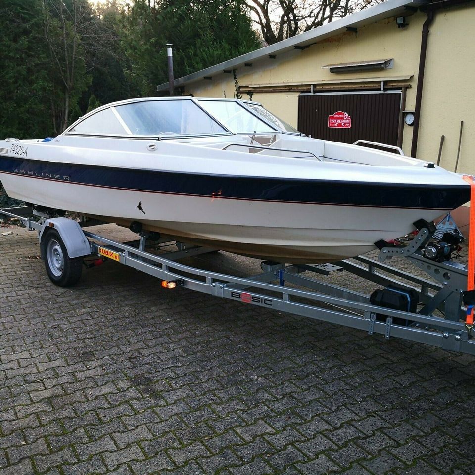 Bayliner 195 Bowrider Motorboot mit Trailer Brenderup Sundeck in Goldbach