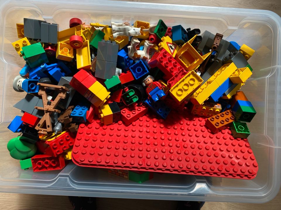 Große Kiste 10kg Lego Duplo Spielzeug + Figuren in München